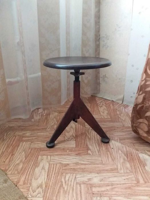 Стул для фортепиано