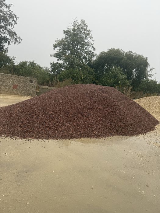 Piatra rosie pentru amenajari gradini