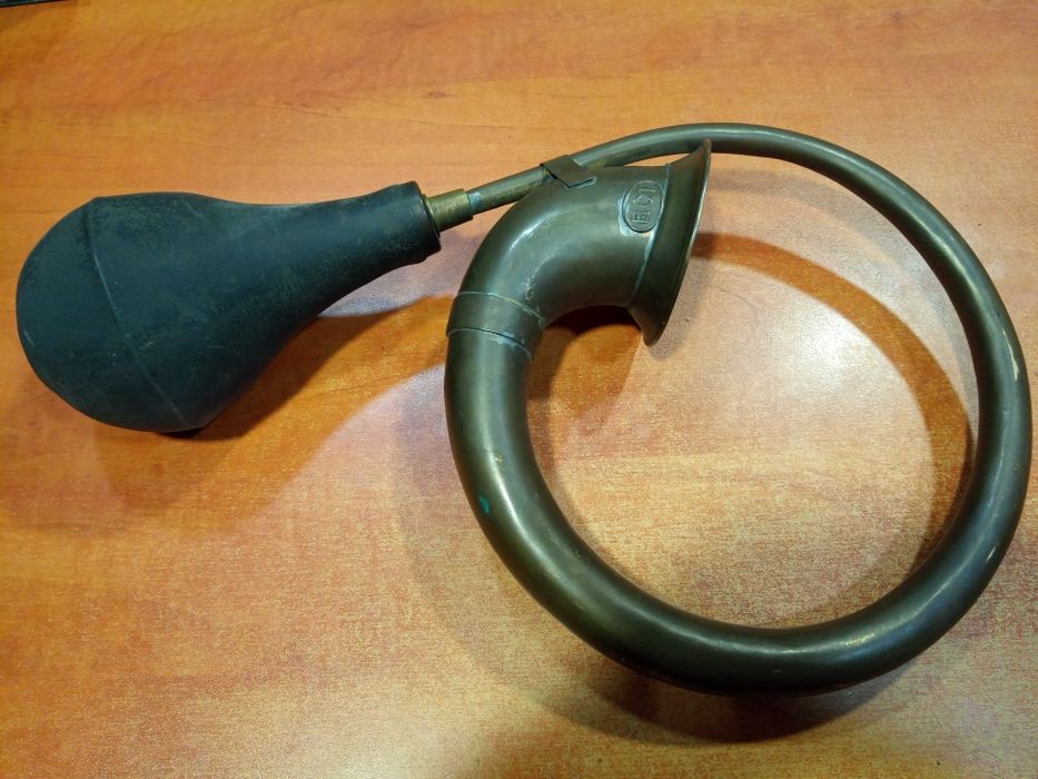 Промо цена СТАРА ТРОМБА BCI от Месинг за Ретро Автомобил или Файтон