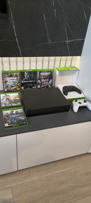 Xbox One X / 1TB