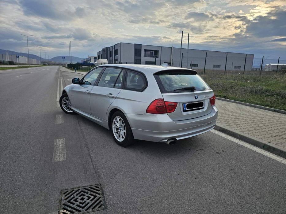 Продавам BMW 320D