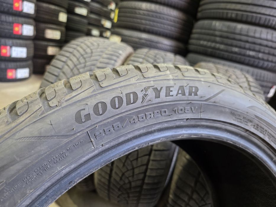 255/45/20 Goodyear 4бр