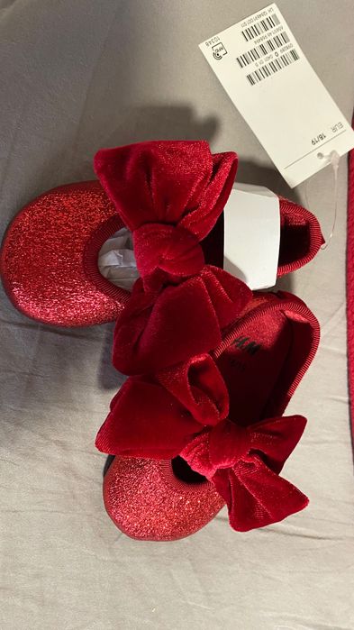 Разкошна червена рокля H&M размер 68 + обувки 18/19+подарък