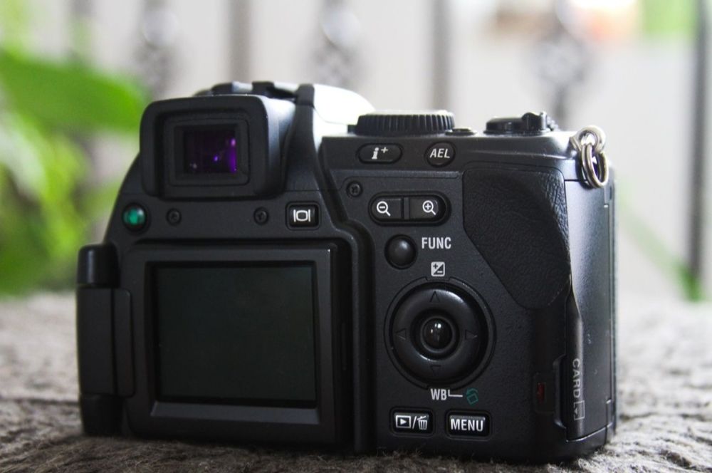 Vând konicaminolta dimage a200