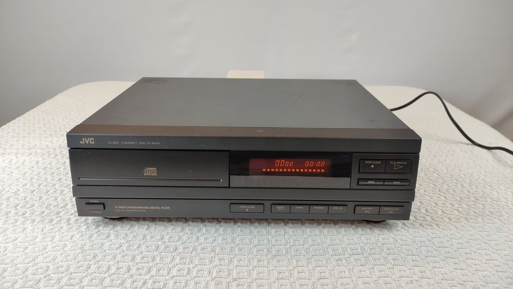 Vand cd  player jvc ca nou