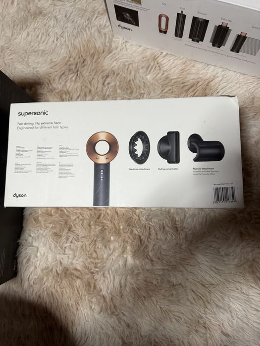 Uscator se par Dyson supersonic