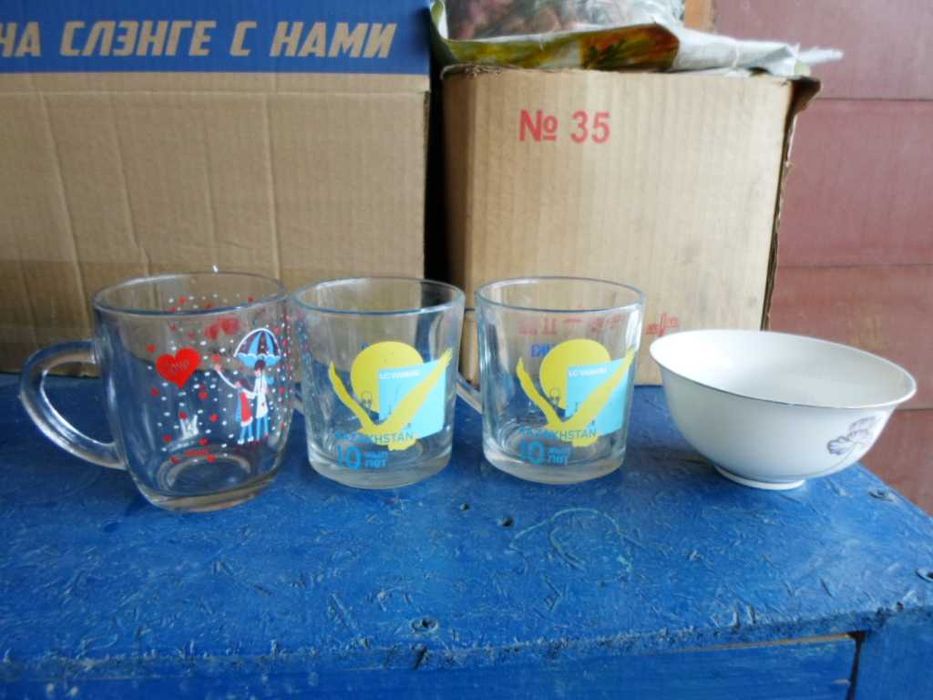 Посуда разная тарелки пиалушки.