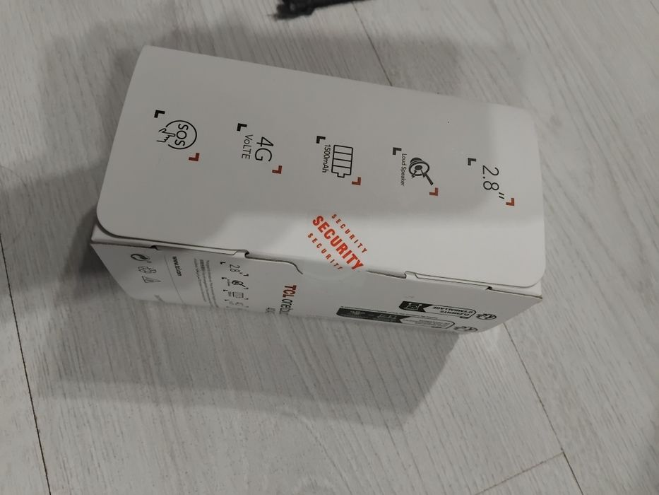 TCL чисто нов телефон