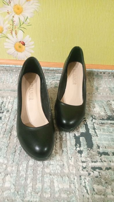 Продам туфли и уги. Есть вацап