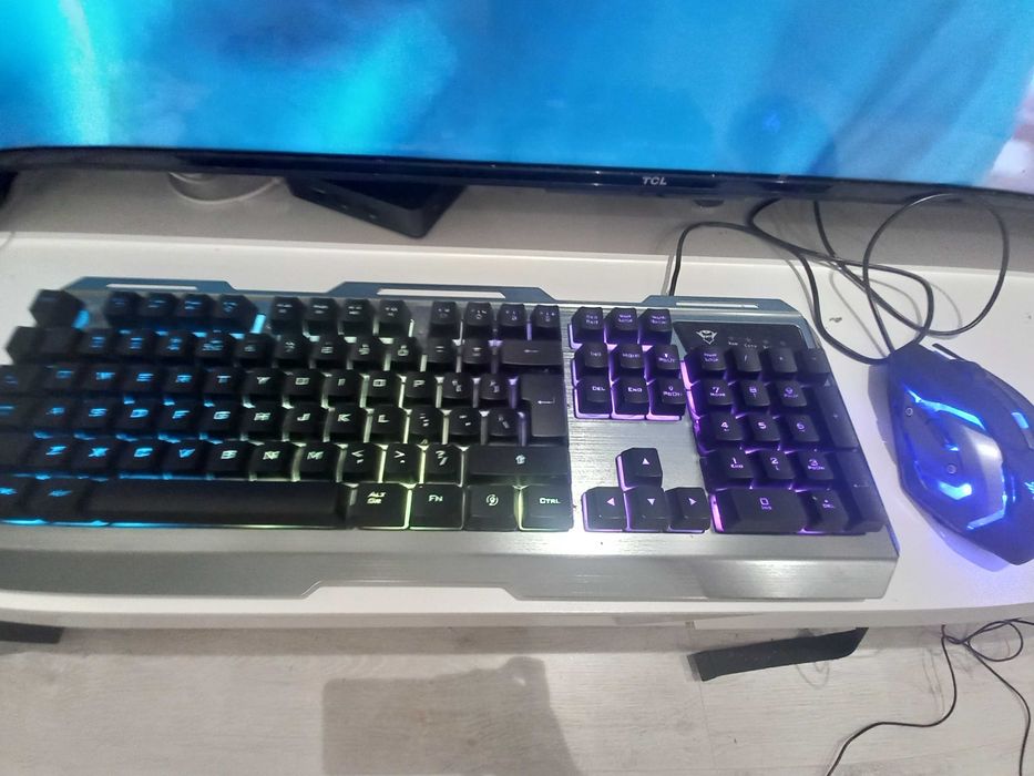 Геймарска клавиатура и мишка с кутия RGB (марката е GXT)