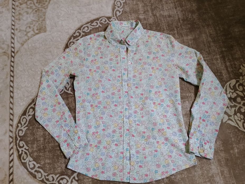 Рубашка на девочку подросток размер S.