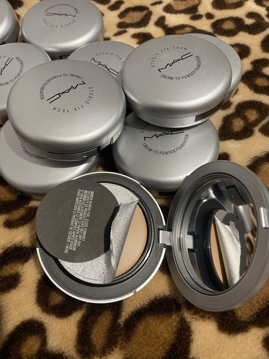 Fond de ten Mac Studio Fix Tech