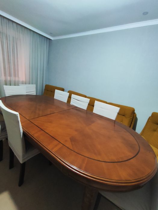 Стол со стульями