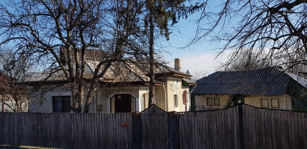 Casă cu  teren de vânzare