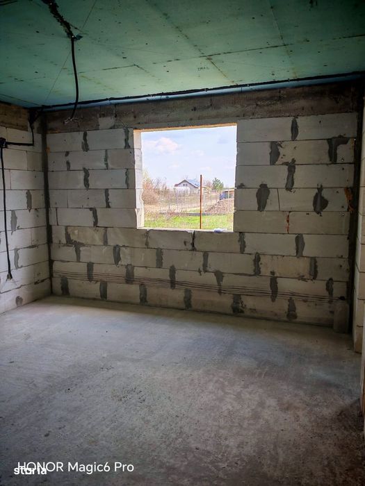 Casa in curs de constructie de vanzare