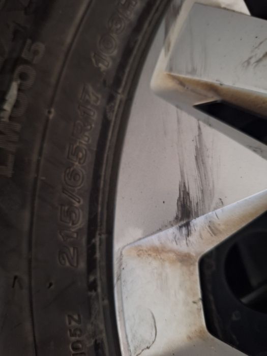 2бр. Зимни гуми 17 цола 215/65/17 BRIDGESTONE BLIZZAK LM 005