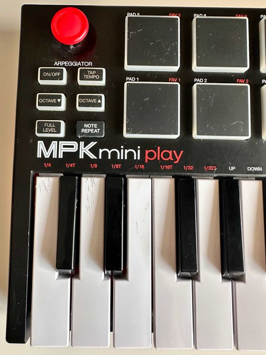 Akai MPK Mini Play, MIDI