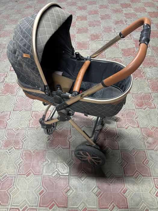 Продам коляску срочно