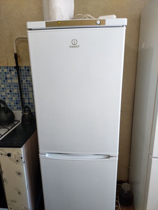 Продам холодильник