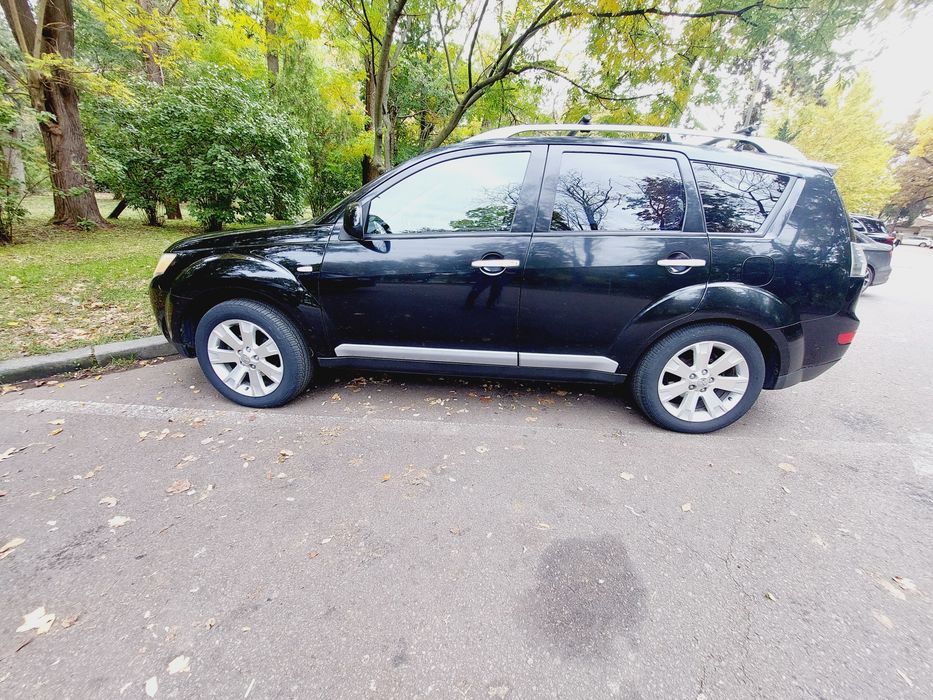 Mitsubishi Outlander 2
