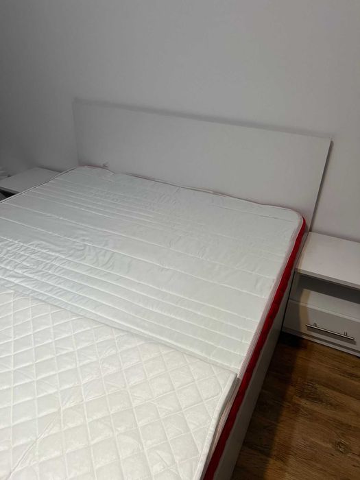 Mobila (birou, noptiere, pat) la set