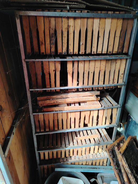 Продавам пчеларски инвентар