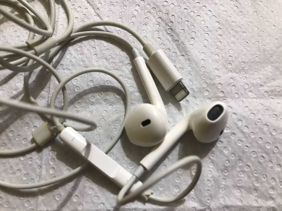 Vand casti cu fir pentru Iphone