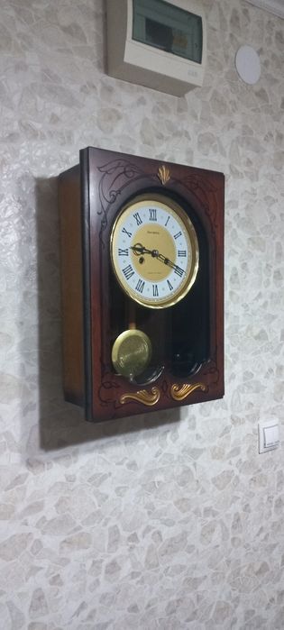 Часы с боем янтарь