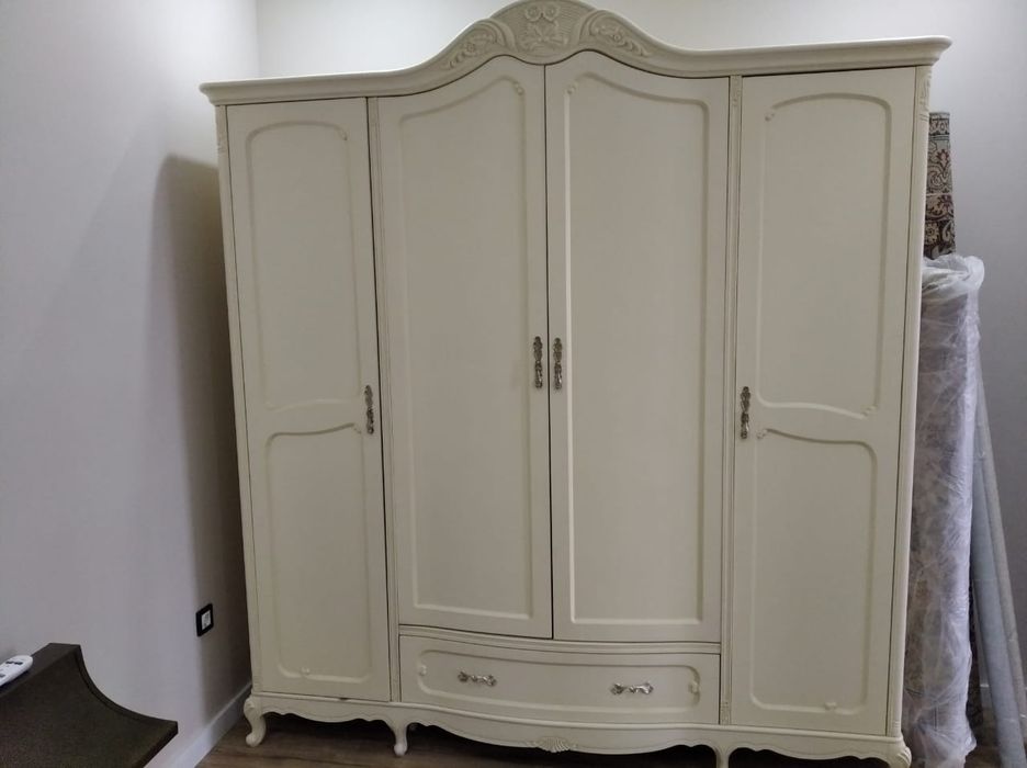 Продается спальный гарнитур