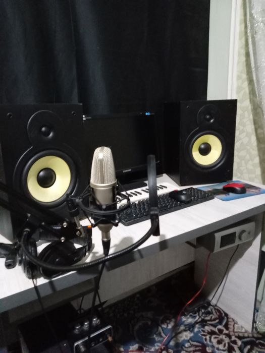 Mikrafon Behringer b1 zuvukavoy bexringer um2 stoyka pop filtr kabel