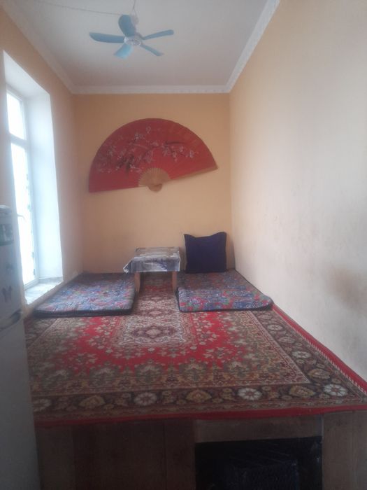 Уй сотилади 2хонали 3хона килинган 2этажкали дом пишиг гиштли 1чи этаж