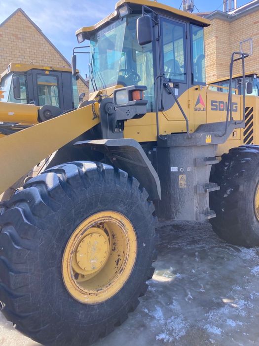 Продам 3-куб фронтальный погрузчик