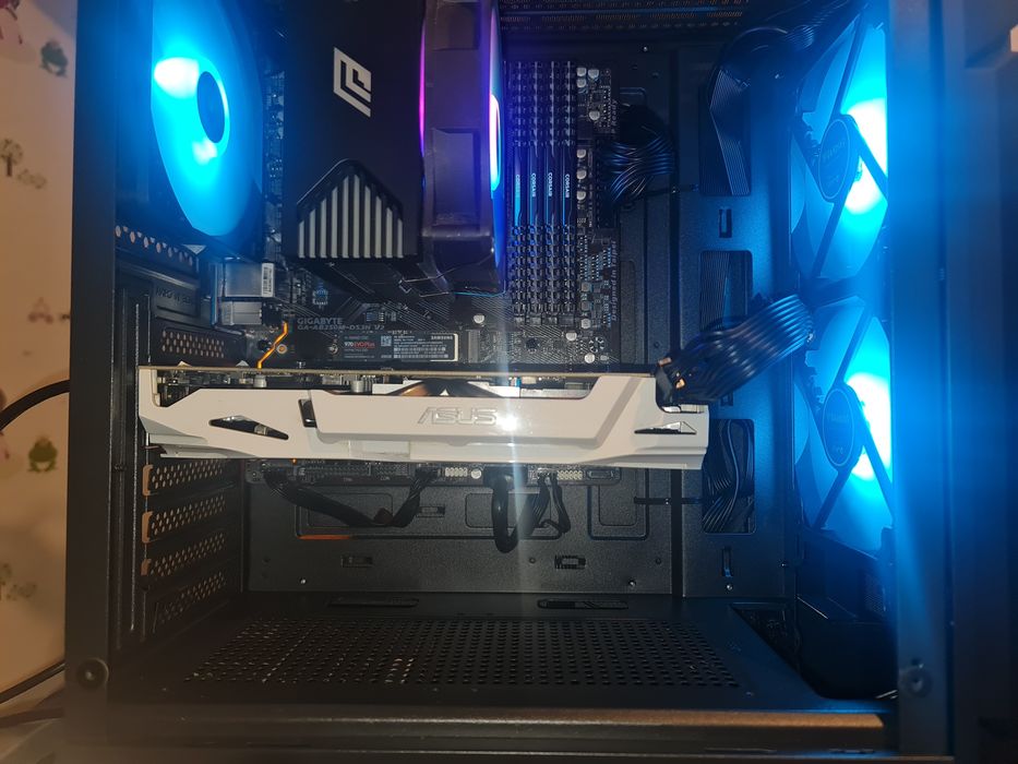 PC Gaming RTX 5060-noua , Ryzen 5 3600, 32Gb, m2 970 evo+ , Lenovo 24"