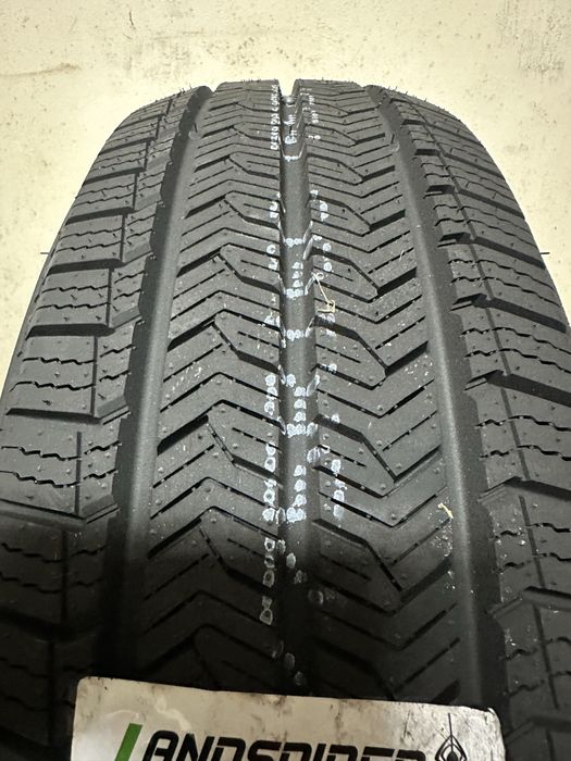 Нови всесезонни бусови гуми LANDSPIDER DURATRAXX VAN A/S 215/75R16C 113/111S 2157516C
