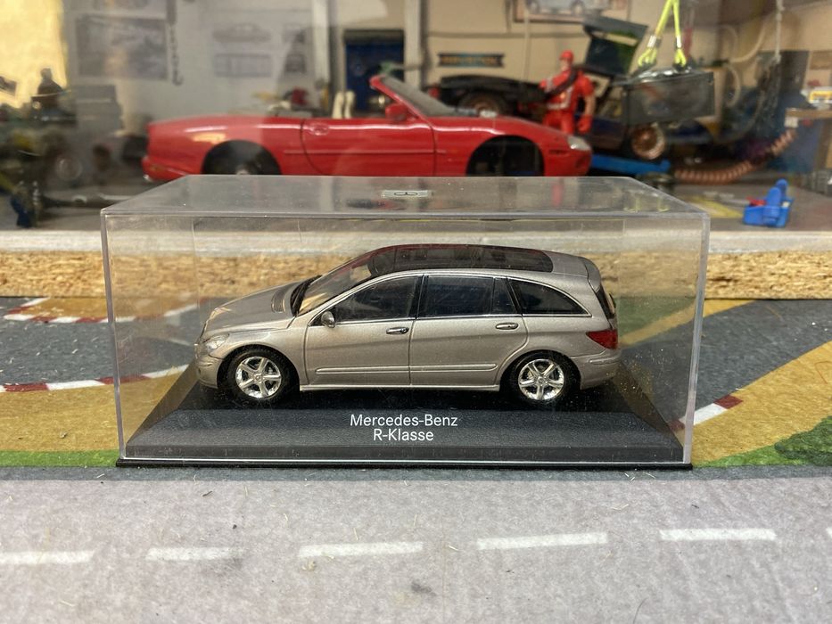 MINICHAMPS MERCEDES-BENZ R-Klasse machetă auto scara 1:43 (11cm)
