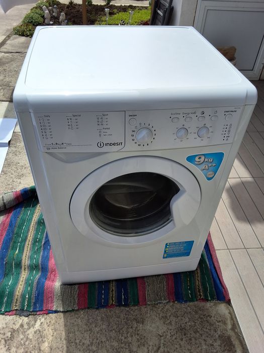 Продавам запазена пералня Индезит