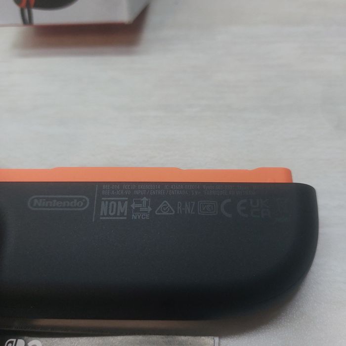 Оригинален Десен Контролер Joy-Con 2 за Nintendo Switch 2 (Light Red) • Пълен комплект с кутия
