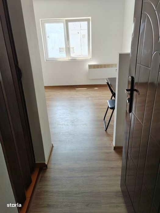 Garsoniera 16 mp , Str. Fagarasului Mic . 16, etaj 4/4