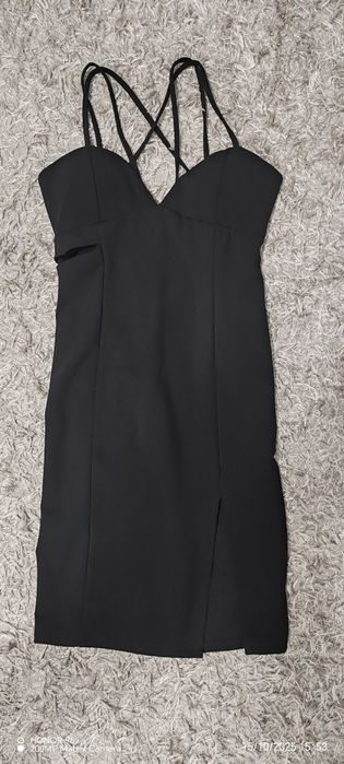 Продавам малка черна рокля