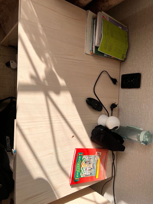 Парта или стол для компьютера