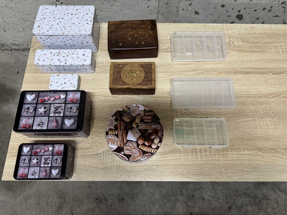 различни кутии и ковчези