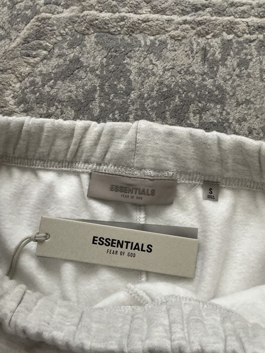 Pantaloni essentials