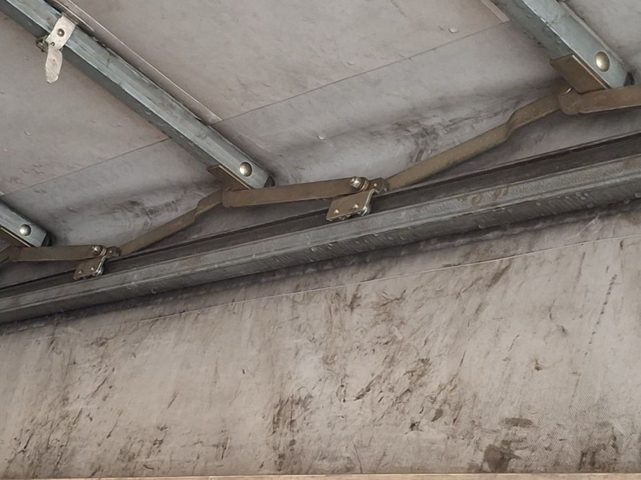 Алуминиева каросерия с горна щора