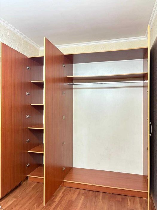 Диван с хранением,  почти новый,