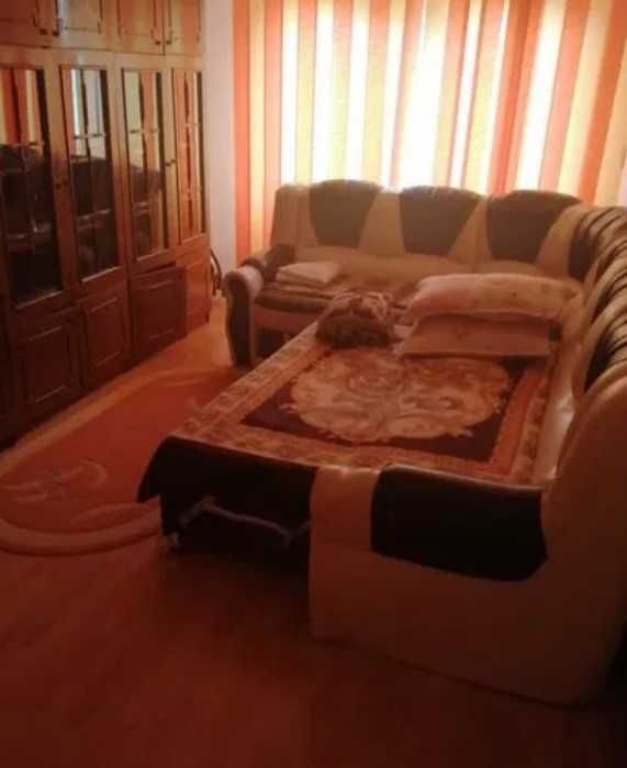 Дава се под наем Тристаен апартамент в Бургас, Център - 95 кв.м за 397.8 € - Снимка #1