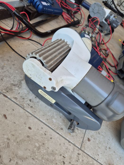 Motor mover rulota  cu actionare pe roti manuala sau automata