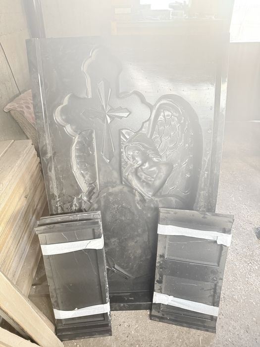 Matrite monument funerar