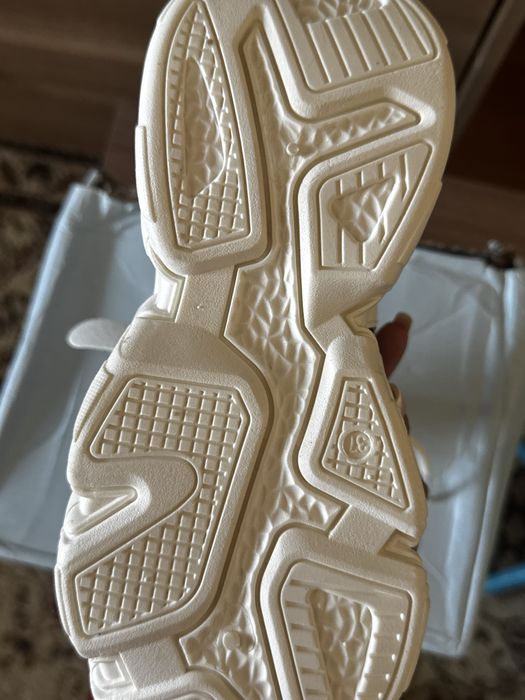 Новые зимние кроссовки