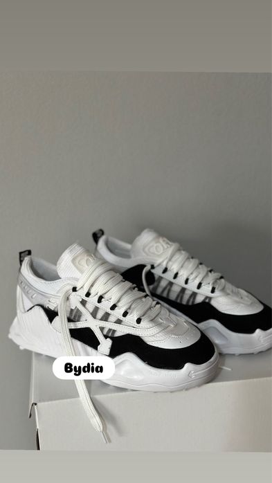 Adidasi off white