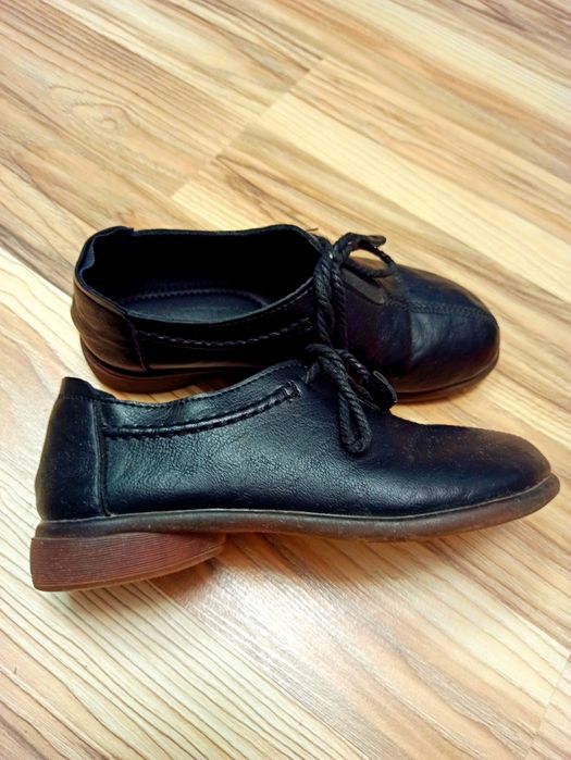 Недорого туфли для девочки в отличном состоянии